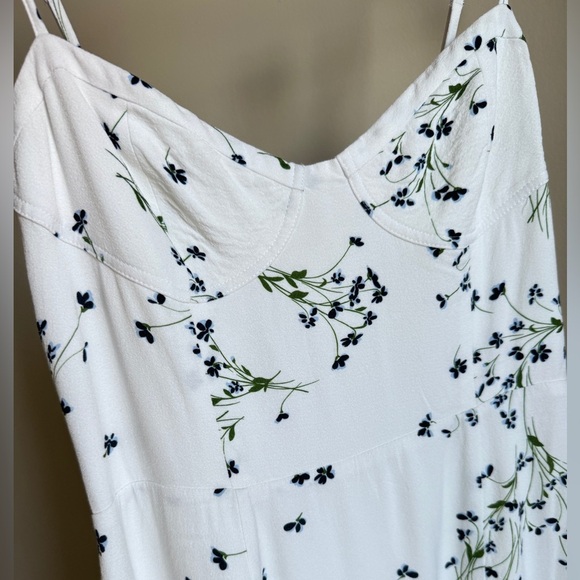 SUNDAY BEST Floral White Slit Dress in size Small - Picture 7 of 13